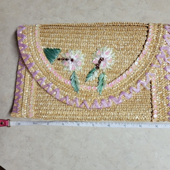 Nwot vintage Handcrafted Straw Clutch with Floral Embroidery and sequins - Picture 2 of 12